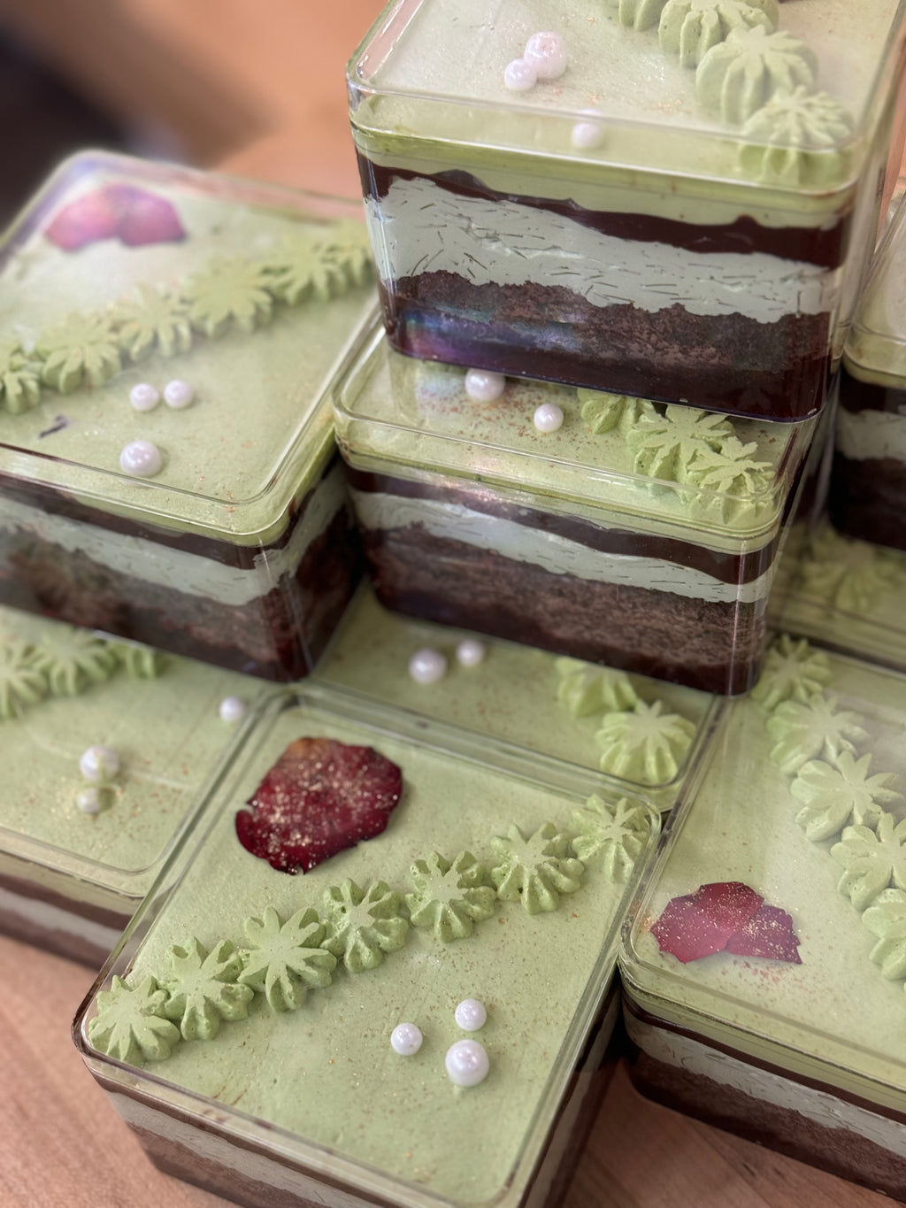 Dubai Strawberry Gold Milk Cake