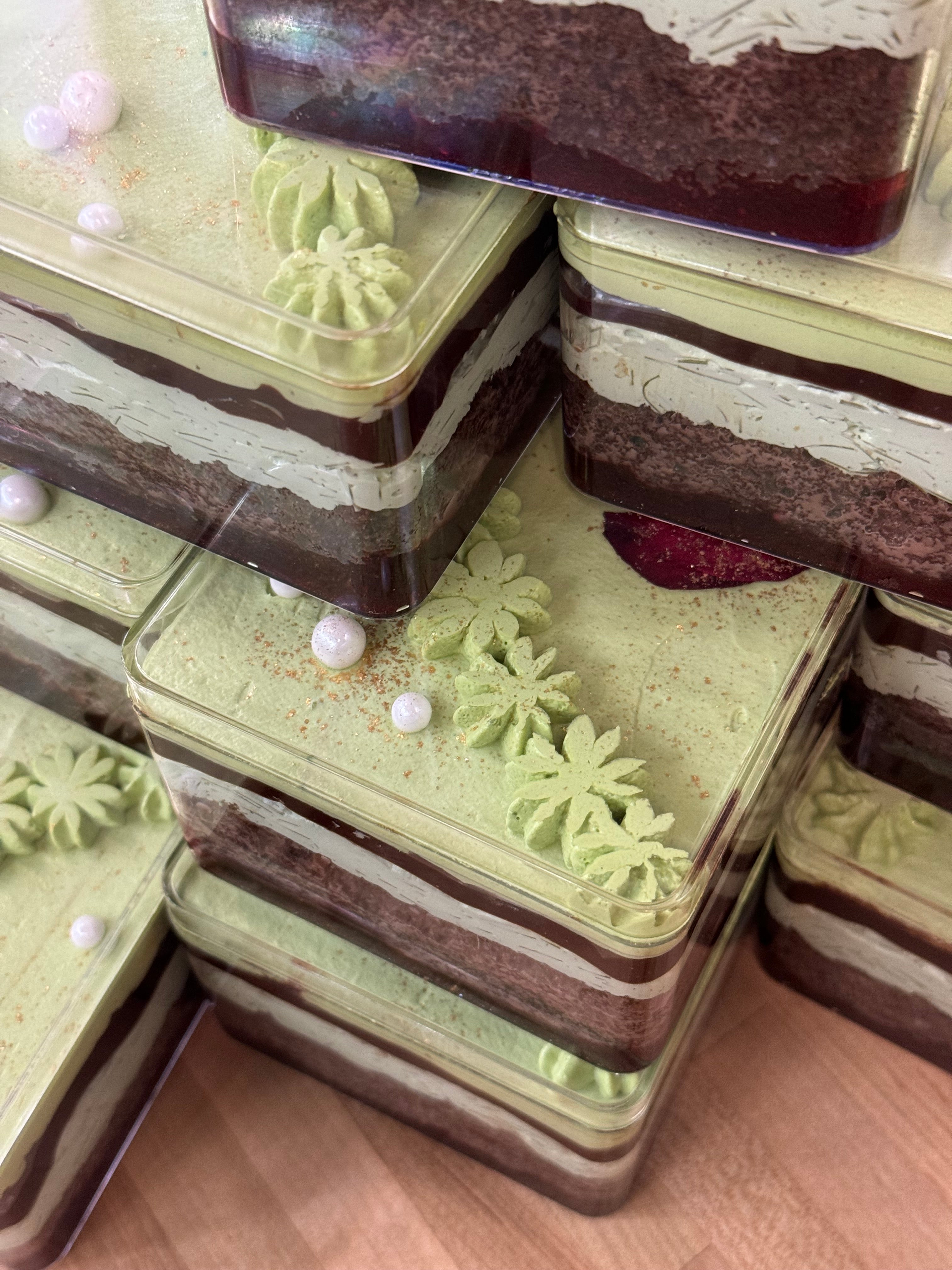 Dubai Strawberry Gold Milk Cake